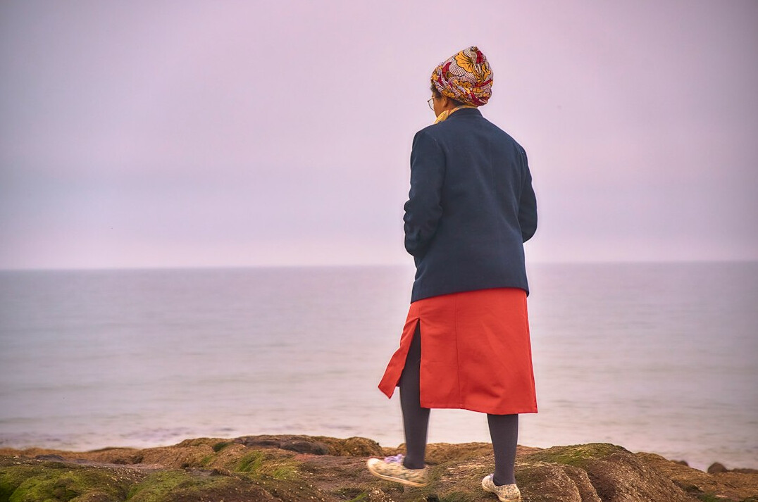 woman smoking fish at coastal røgeri