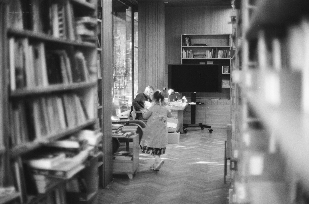 volunteers in library